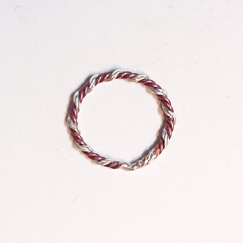 Bague torsadé d'une élève