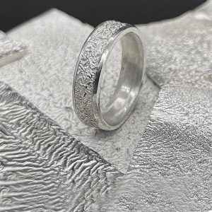 Bague réticulée